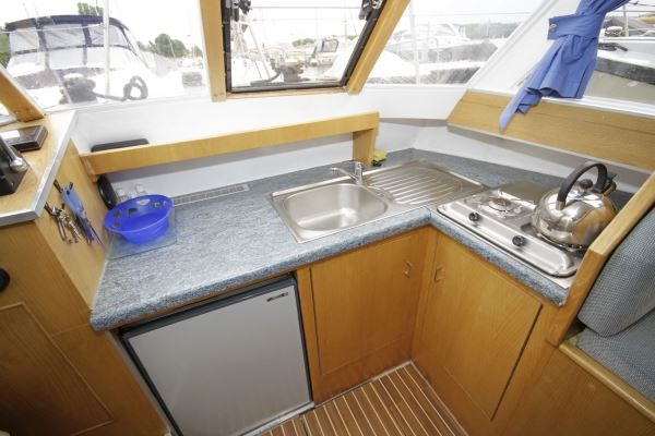 Silent 94 – Bis 3 Personen – führerscheinfrei 4 hausboot silent 94 pantry 18b9fcf8d8