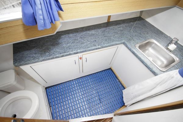 Silent 94 – Bis 3 Personen – führerscheinfrei 3 hausboot silent 94 toilette 6241b44eca